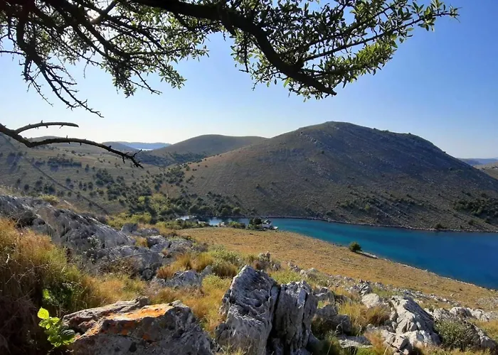 Secluded Fisherman's Cove Lupescina, Kornati - 18657 * Murter